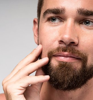 Pelos Enquistados En La Barba