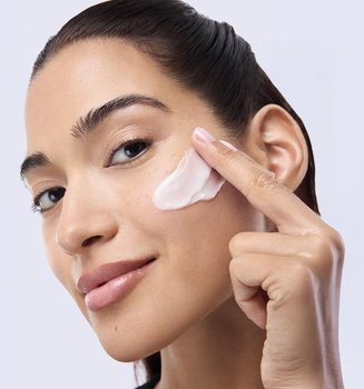 20241025 Digital Revitalift Filler Ha Cream Still1 Woman Dmi Image Na No Cta Landscape