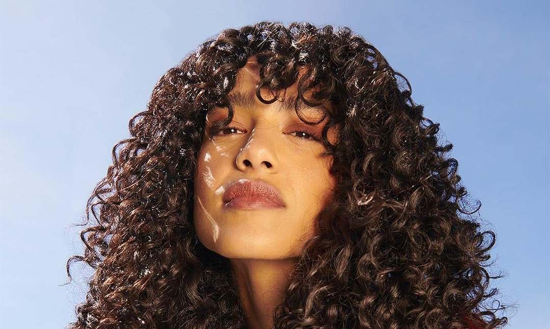 Los mejores tonos de pelo para mujeres morenas con canas| L'Oréal Paris