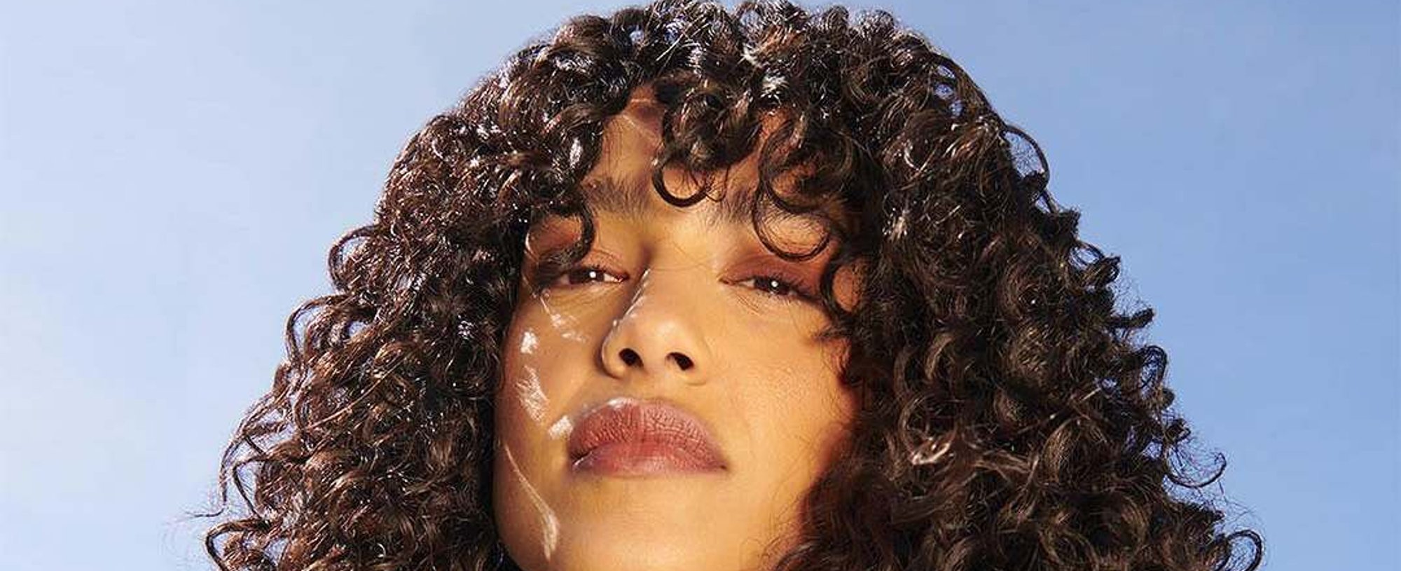 Los mejores tonos de pelo para mujeres morenas con canas| L'Oréal Paris