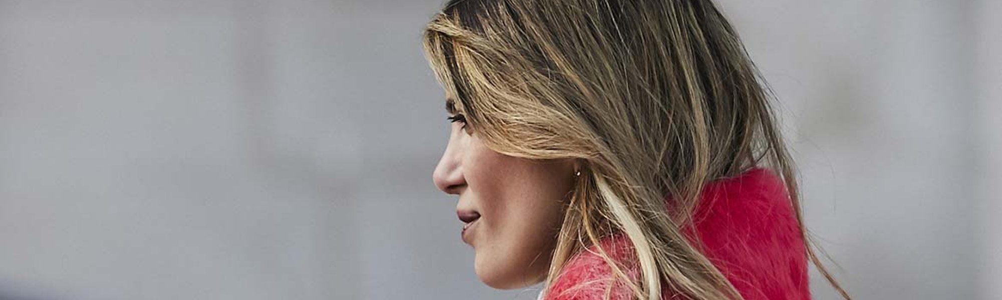 Uno de los colores de pelo de moda son las mechas haircontouring que puedes conseguir con cualquiera de los tonos rubios de Excellence Crème de L’Oréal Paris.
