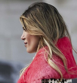Uno de los colores de pelo de moda son las mechas haircontouring que puedes conseguir con cualquiera de los tonos rubios de Excellence Crème de L’Oréal Paris.
