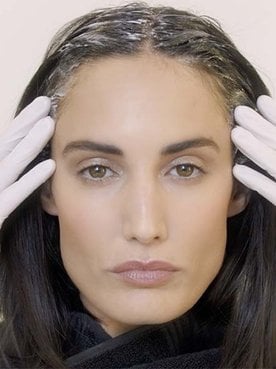 Cómo aplicarte un tinte en tu propia casa con un acabado superprofesional es mucho más fácil de lo que esperas si lo haces con la gama Excellence Creme de L’Oréal Paris.