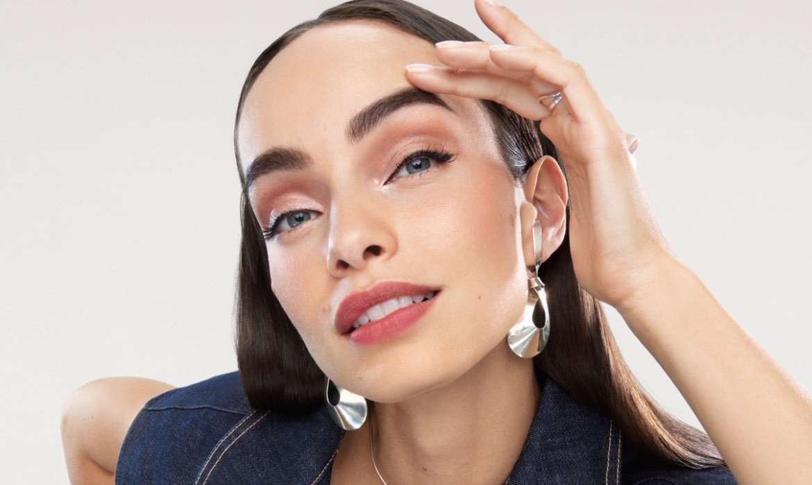 Cómo teñir las cejas en casa  L'Oréal Paris 