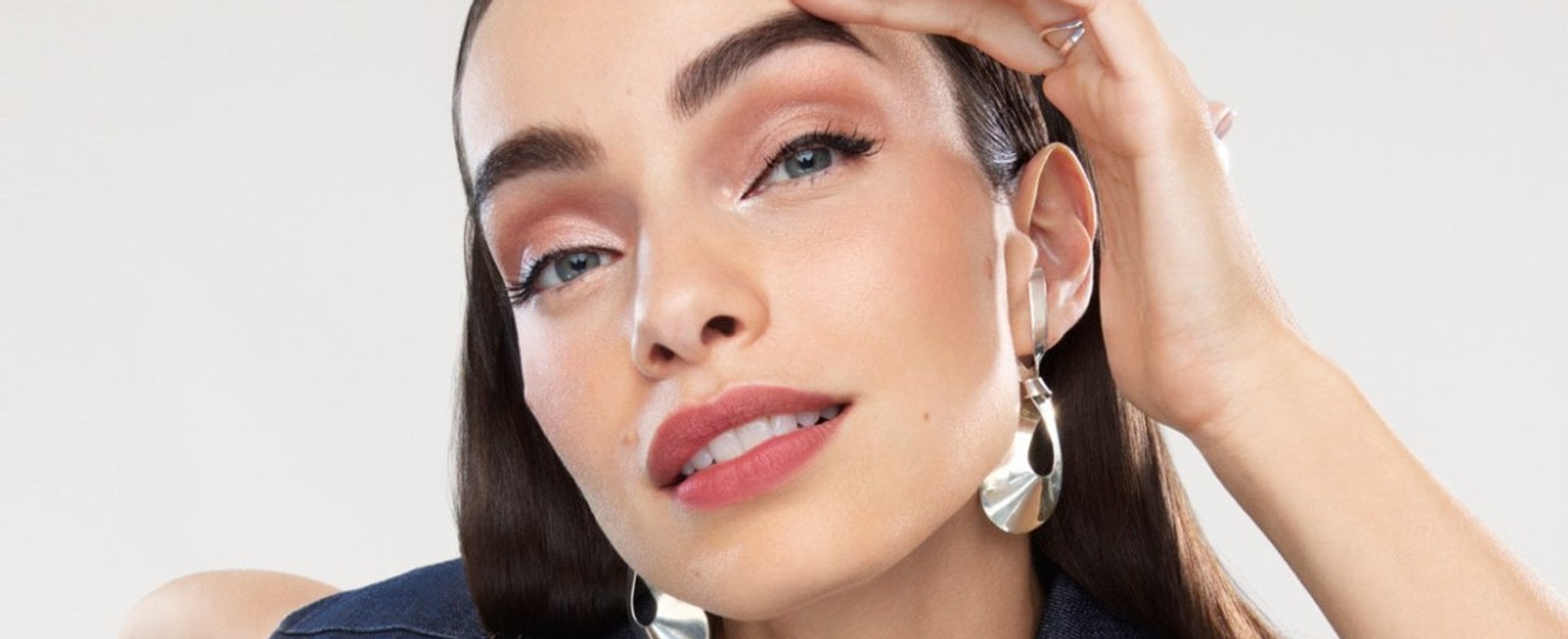 Cómo teñir las cejas en casa L'Oréal Paris