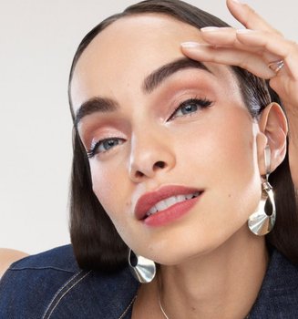 Cómo teñir las cejas en casa L'Oréal Paris