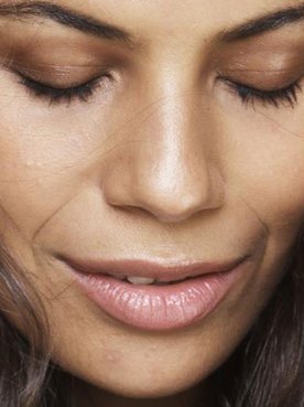 Teñirse el pelo no es malo —todo lo contrario— siempre y cuando sigas al pie de la letra las indicaciones señaladas en cada tinte. ¿Una gama nueva que tienes que conocer? Los tintes sin amoniaco Universal Nudes de L’Oréal Paris.
