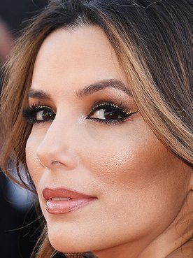 Hazte unas mechas face framing como las de Eva Longoria en casa con la gama de tintes permanentes Excellence Creme de L’Oréal Paris.
