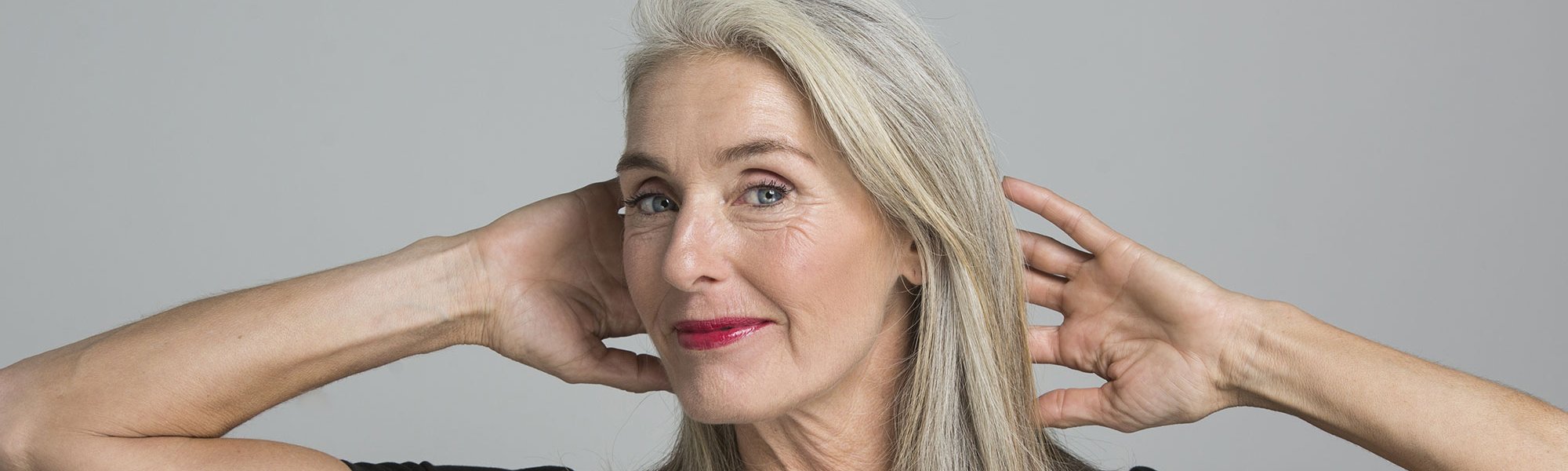 Un pelo canoso bonito necesita, sin duda, una gama de cuidados de confianza. ¡No lo dudes y prueba la línea Elvive Color-Vive Violeta de L’Oréal Paris!