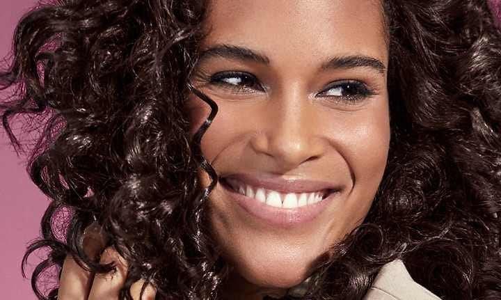 Tintes para pelo rizado: Encuentra el tono perfecto para ti