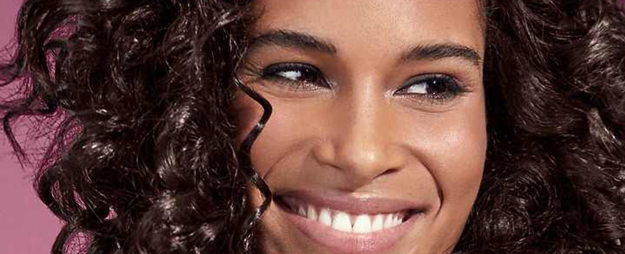 Tintes para pelo rizado: Encuentra el tono perfecto para ti