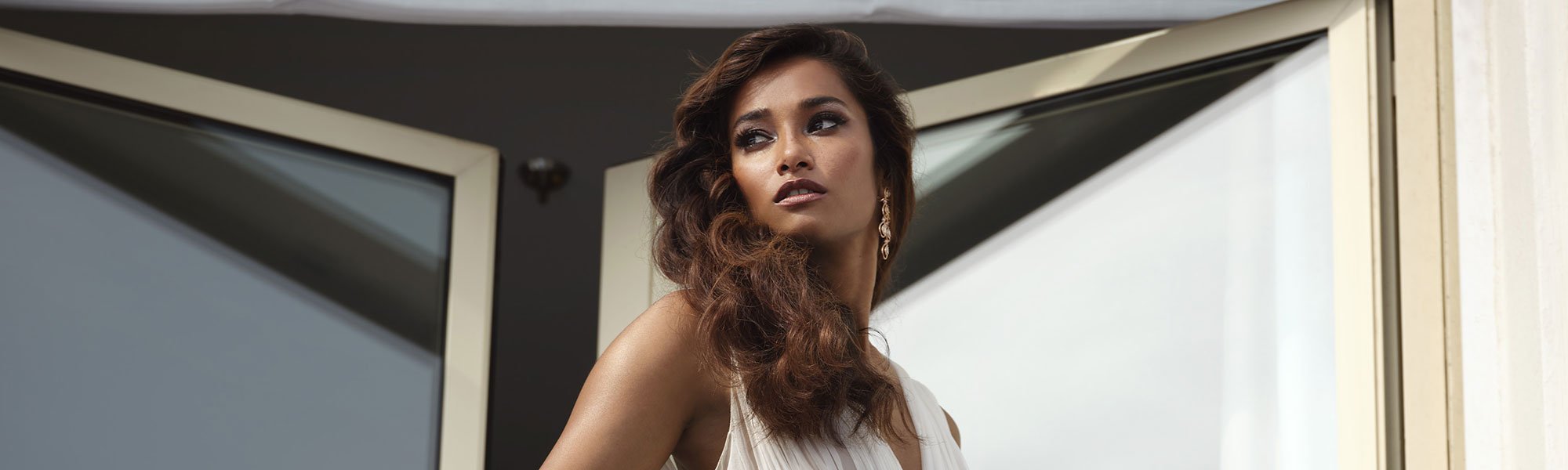 Replica los maquillajes más impresionantes que nos ha dejado Cannes 2021 —¿te gusta este de Nidhi Sunil?—con los distintos productos makeup de L’Oréal Paris. 