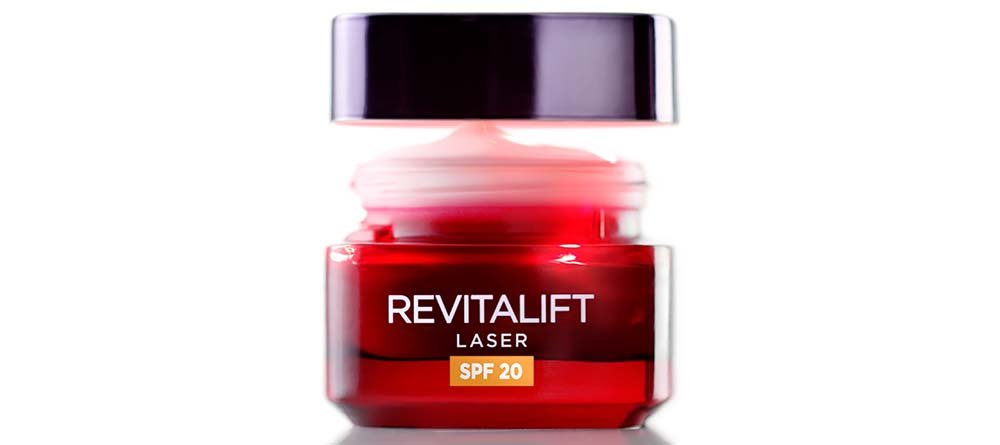 Crema Revitalift LAser con SPF 20 perfecta para porteger de los rayos del sol.