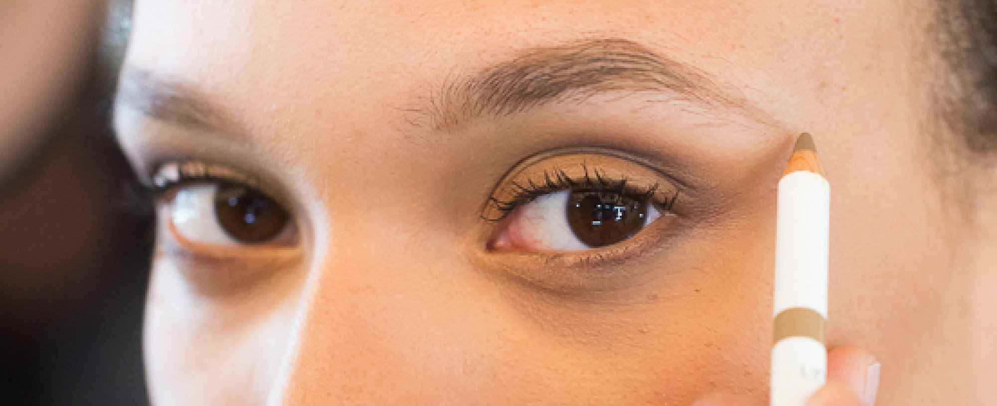 como aclarar cejas