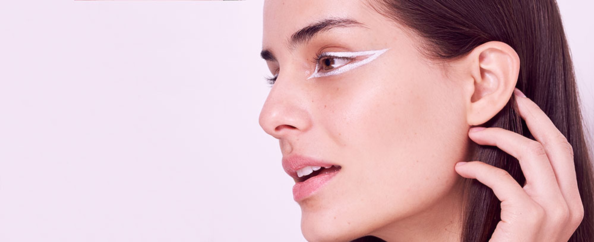 como agrandar los ojos con maquillaje