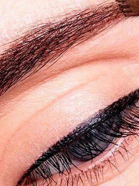 imita efecto cejas tatuadas