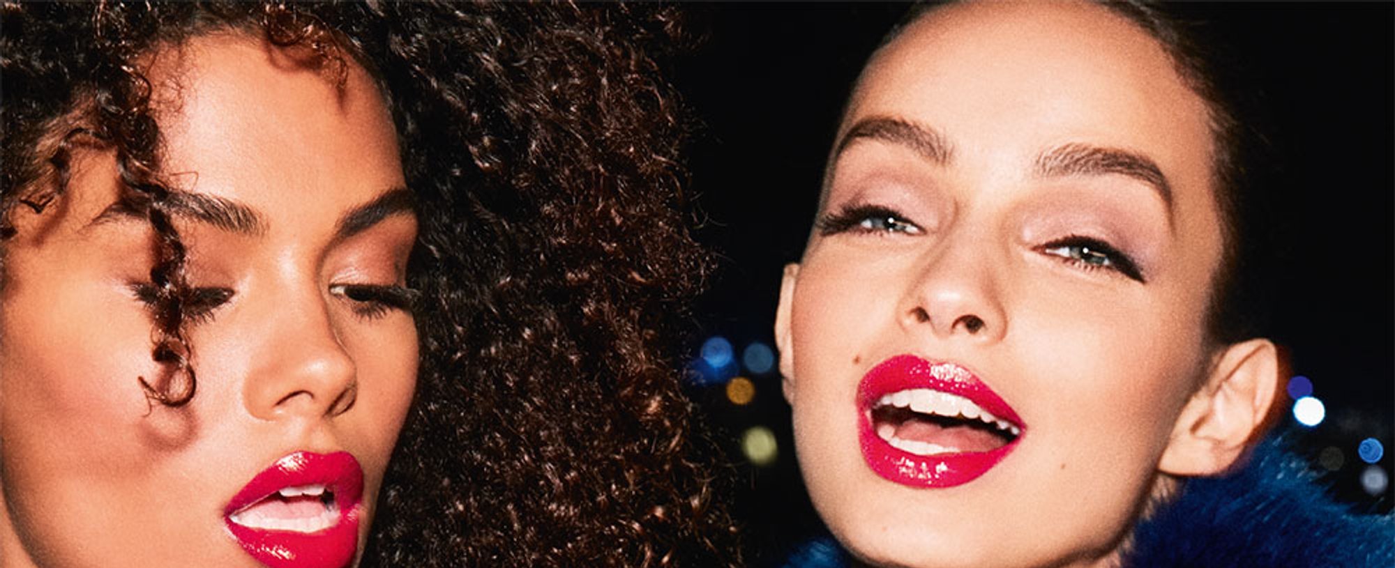 Amigas comiendo maquilladas con un labial fijo 24H