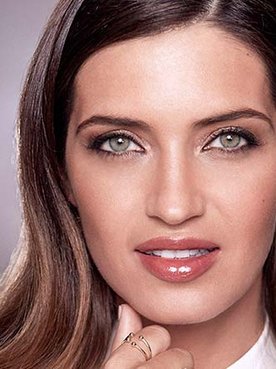 Sara Carbonero posa con su maquillaje nude.