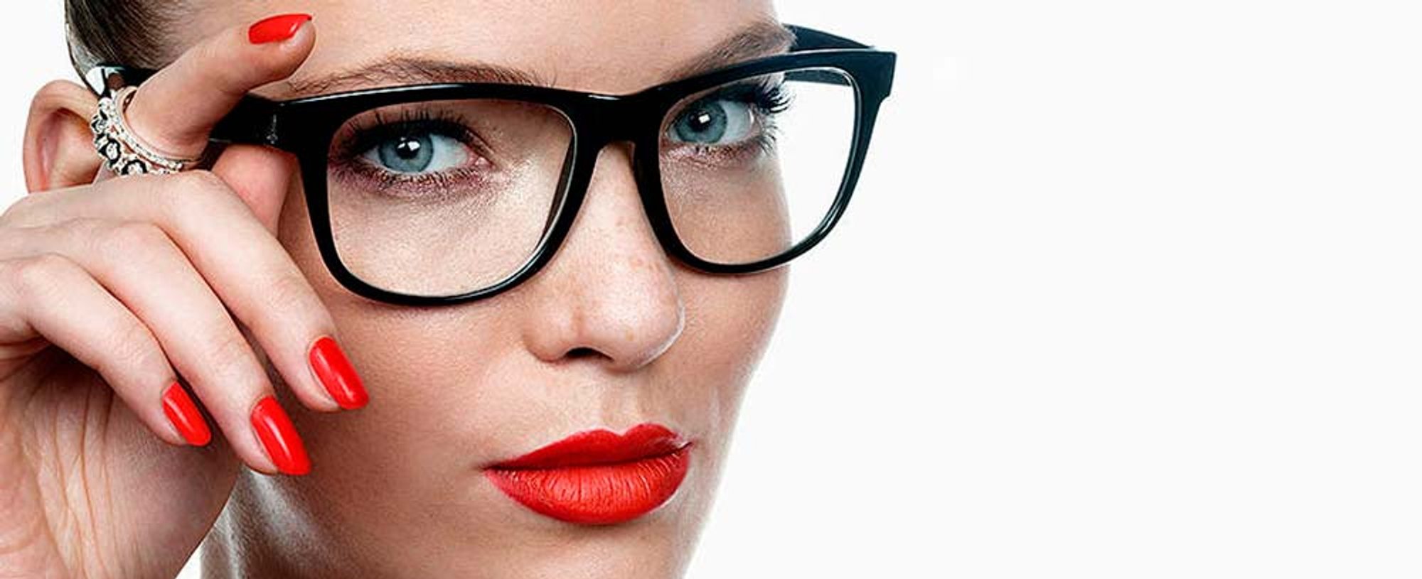 Luce tus ojos con el maquillaje con gafas | L'Oréal Paris