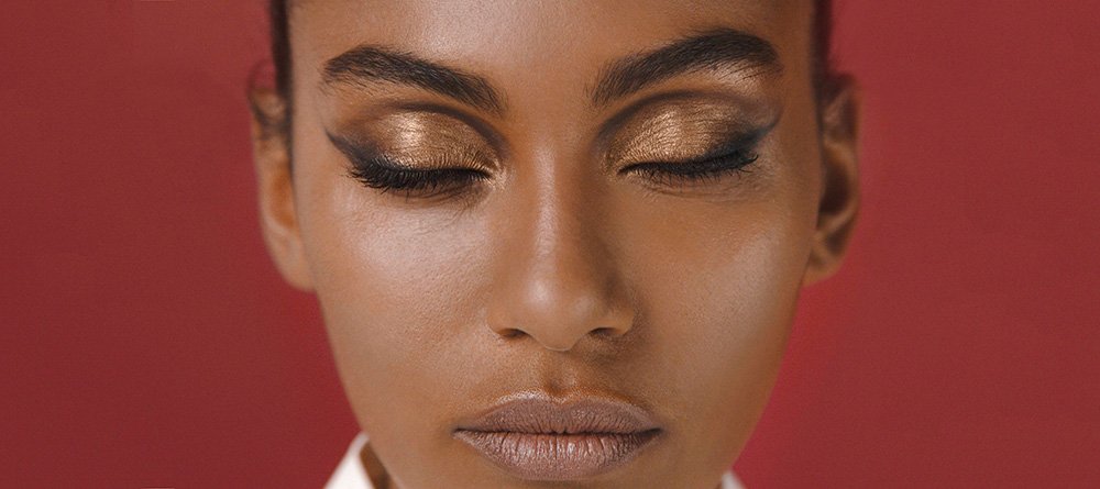 Maquilla tus ojos grandes con la técnica adecuada | L'Oréal Paris