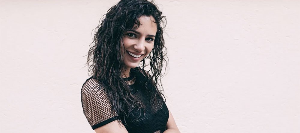 potenciar rizos naturales pelo