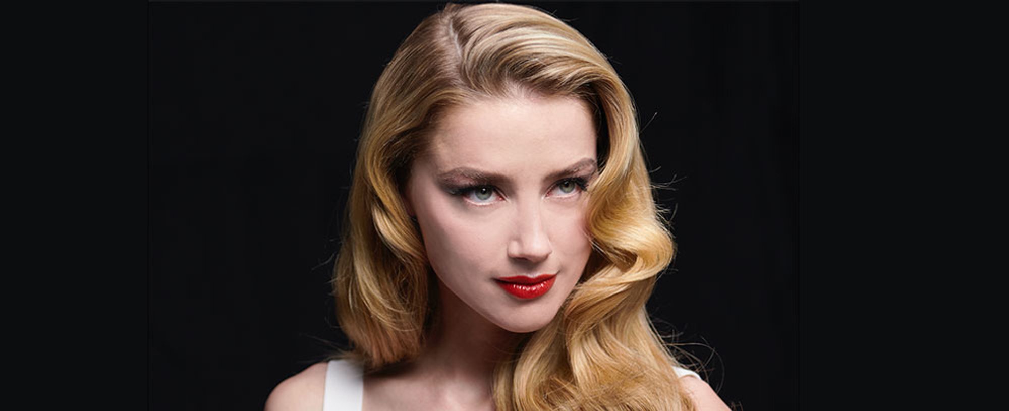 Amber Heard peinado de invitada ondas al agua