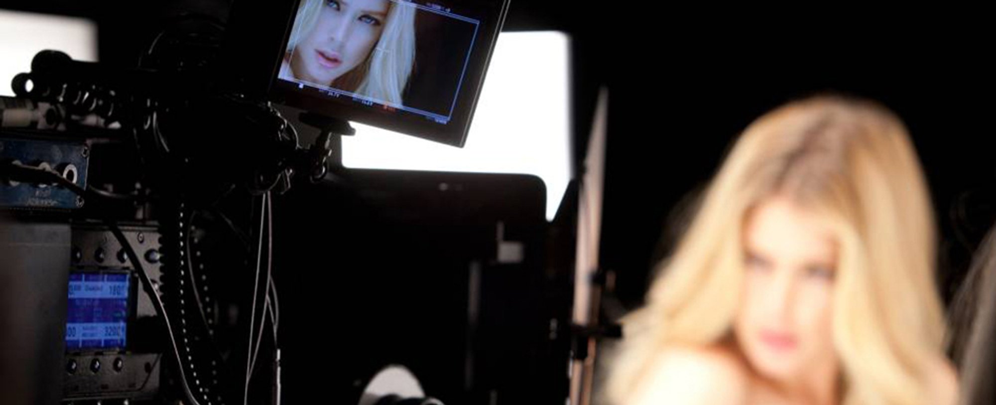 raices oscuras pelo rubio