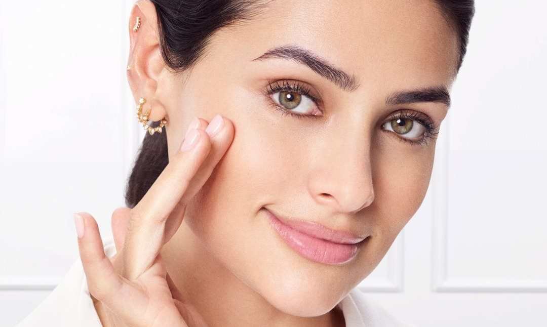 ¿Es mejor el ácido hialurónico por la mañana o por la noche? | L'Oréal Paris