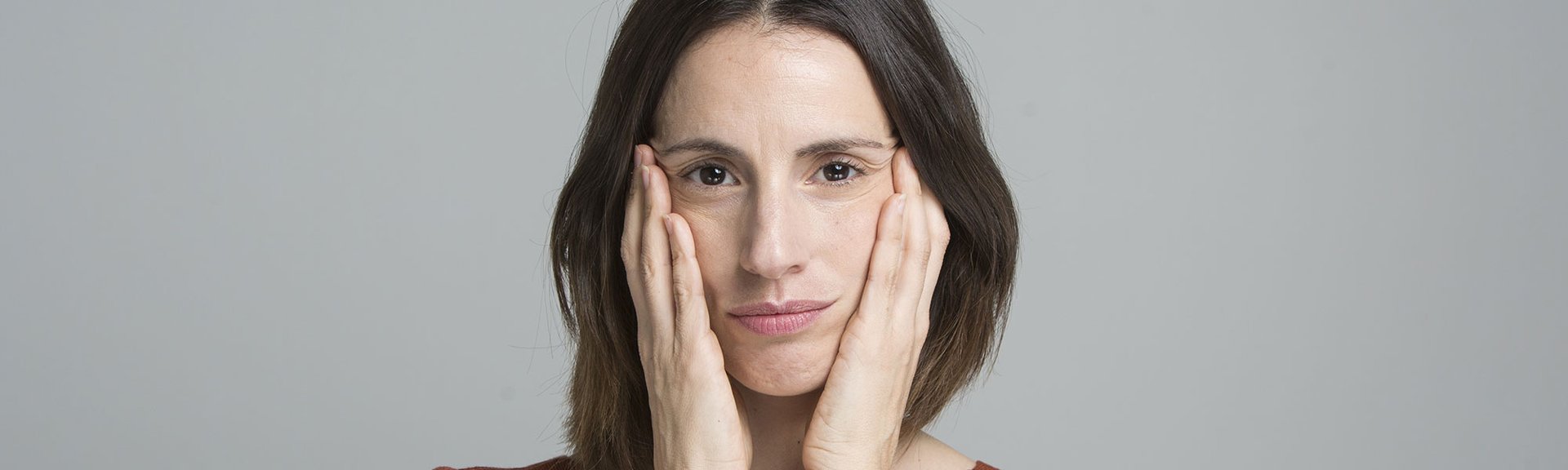 Descubre todo sobre las arrugas en la cara: por qué aparecen, los tipos que hay, cómo prevenirlas, cómo tratarlas… ¿Un cuidado aliado? La gama Revitalift Filler [+ Ácido Hialurónico] de L’Oréal Paris al completo.