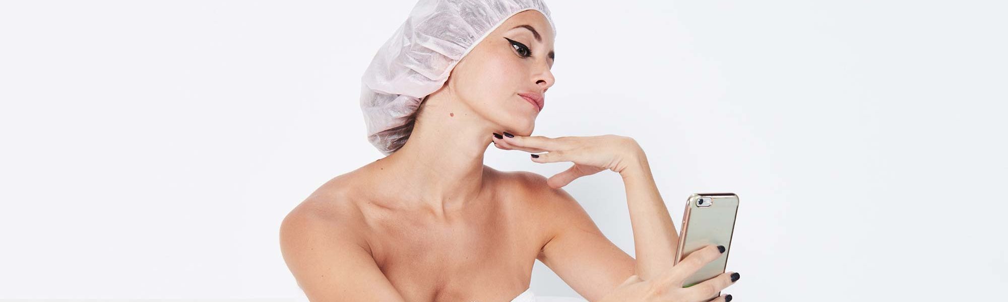 Para evitar las arrugas en el escote, además del protector solar, usa una crema hidratante con acción redensificante como las de Age Perfect Golden Age de L’Oréal Paris.