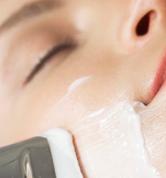 Disfruta De Un Masaje Facial Rellenador De Diez Minutos