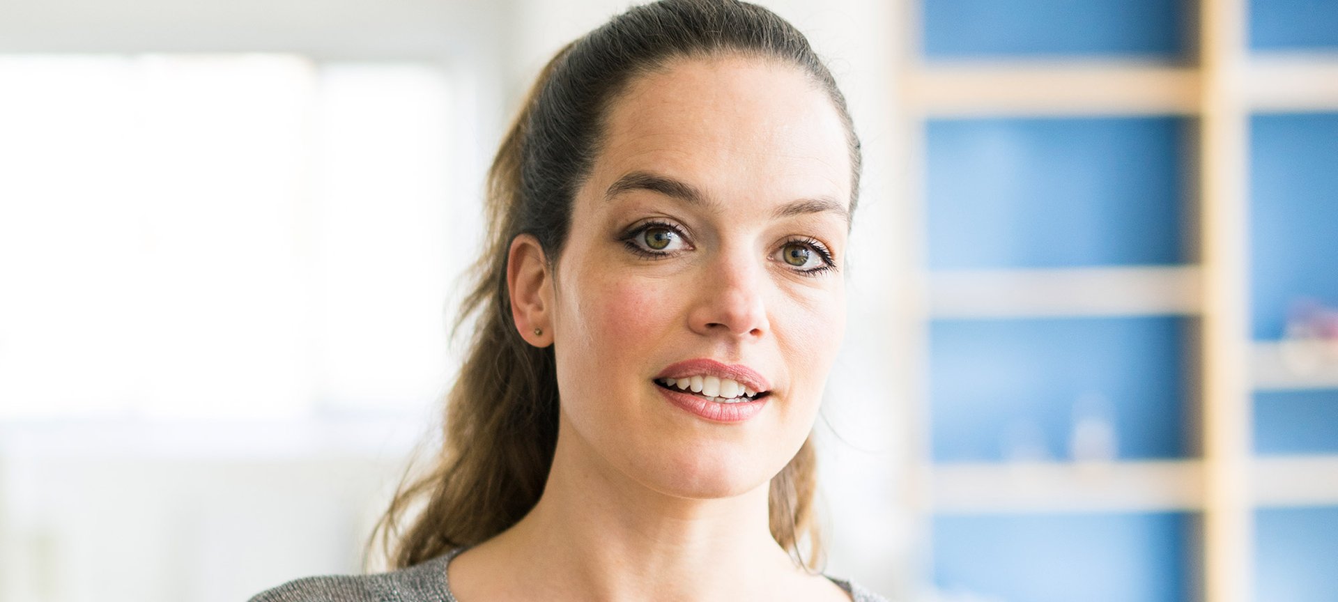 Si te preocupan las bolsas en los ojos no lo dudes y acude a productos específicos y eficaces como el Sérum de Ojos Revitalift Filler [+ Ácido Hialurónico] de L’Oréal Paris.