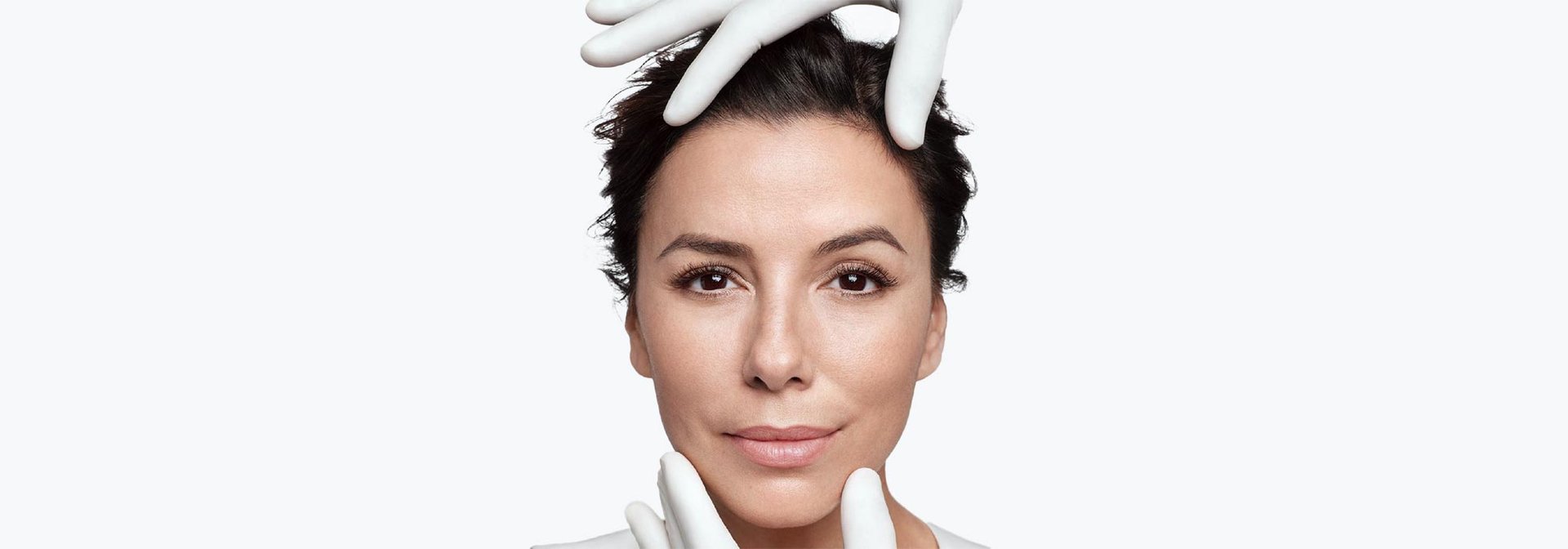 Trata y retrasa la aparición de tus arrugas en la frente con las gamas antiedad Revitalift Filler [+ Ácido Hialurónico] y Revitalift Laser de L’Oréal Paris. ¡Eva Longoria confía en ambas líneas de cuidado facial!