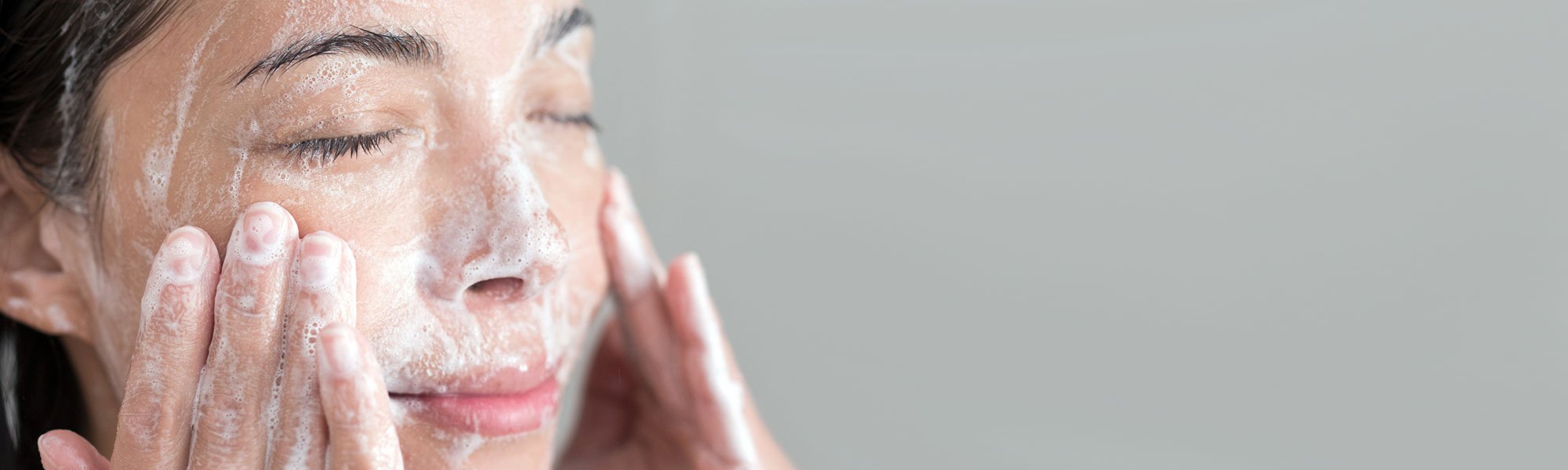 Descubre cómo limpiarte la cara a la perfección gracias a los productos específicos destinados a la limpieza facial de L’Oréal Paris.