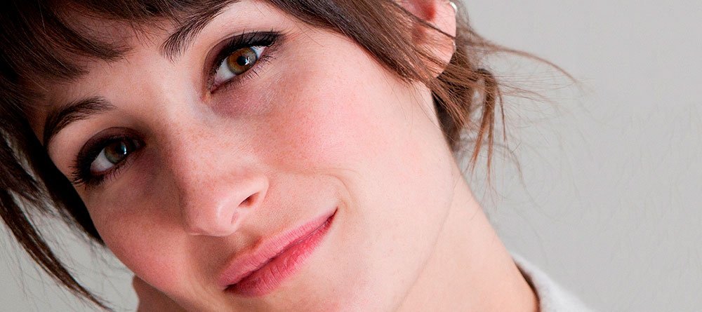 Cómo quitarte las ojeras (de una vez) está en tu mano | L'Oréal Paris Cómo quitarte las ojeras (de una vez) está en tu mano | L'Oréal Paris