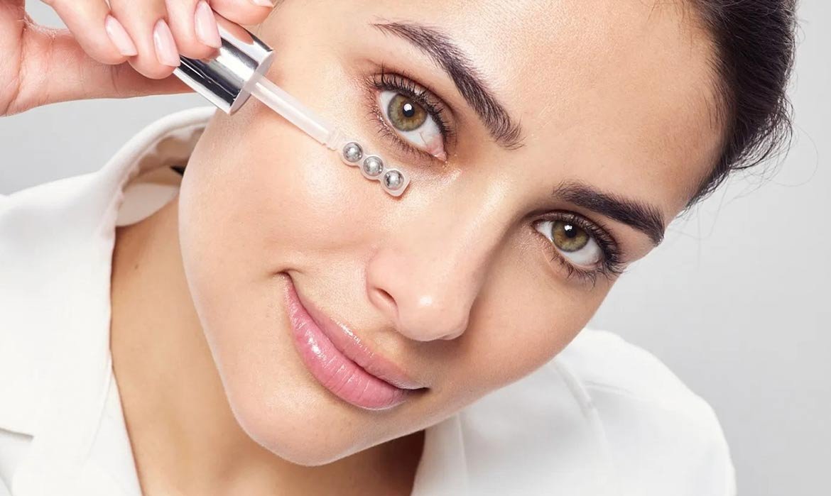 Sérum Revitalift Filler Contorno de ojos con aplicador metálico L’Oréal Paris