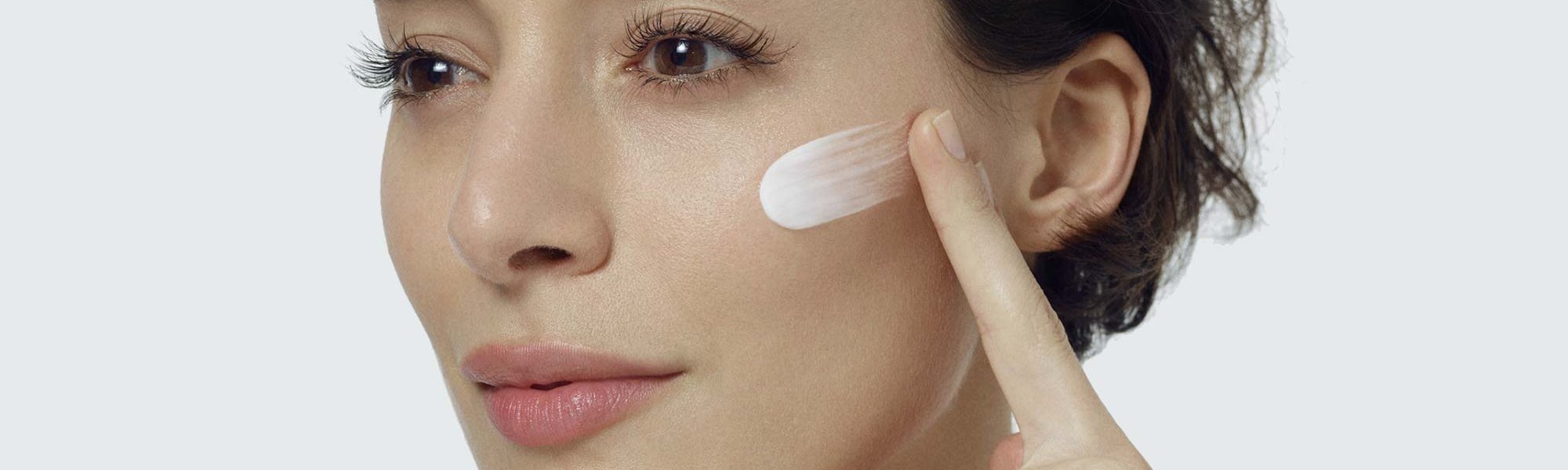 e contamos cuál es el mejor orden para aplicarte las cremas en el rostro con la gama Revitalift Filler [+ Ácido Hialurónico] de L’Oréal Paris.