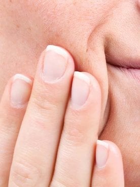 ¿Quieres saber qué es un peeling facial? Pues con las ampollas efecto peeling de L’Oréal Paris podrás disfrutar de los beneficios de este tratamiento en casa y en tu propia piel.