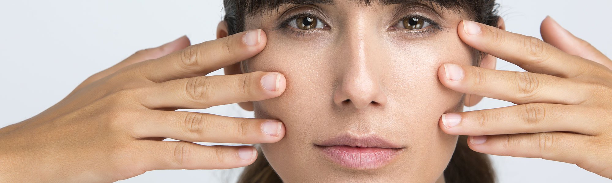 En tu rutina facial diaria a los 30 años no pueden faltar ni el ácido hialurónico ni el retinol ni el colágeno. Apórtalos desde fuera con las distintas gamas de cuidado de L’Oréal Paris.