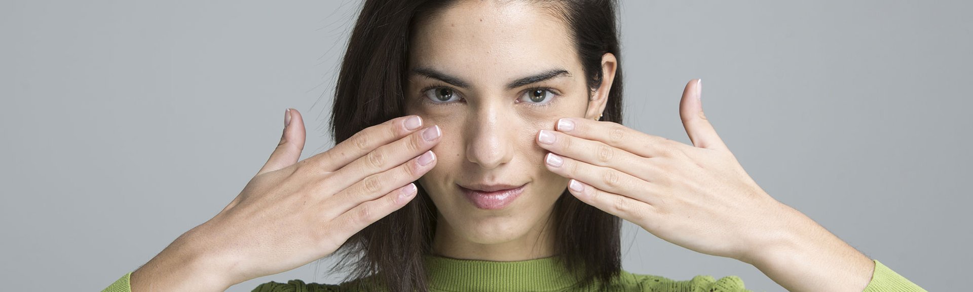 Plántate frente a los poros dilatados de tu cara con los productos de limpieza facial de L’Oréal Paris y también con el Sérum Noche Retinol Puro de la gama Revitalift Laser.