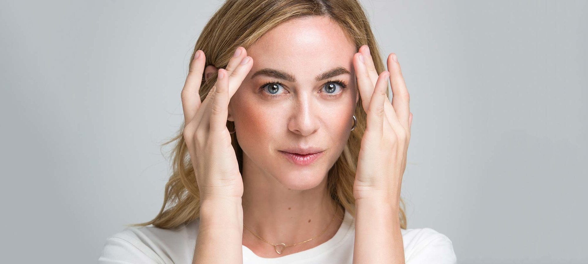 Descubre cómo prevenir y tratar las primeras arrugas con los productos de la gama Revitalift Filler [+ Ácido Hialurónico] de L’Oréal Paris. 