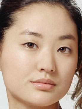 Experimenta en tu propia piel qué es el retinol y sus beneficios de la mano del sérum de noche con retinol puro Revitalift Laser de L’Oréal Paris.