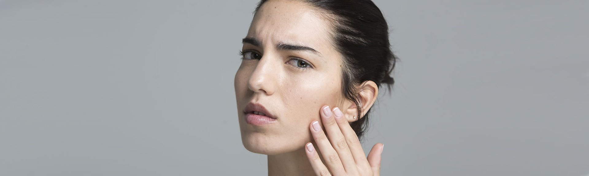 No dudes sobre si usar retinol o ácido hialurónico y utiliza los dos gracias al Sérum Noche Retinol Puro de la gama Revitalift Laser de L’Oréal Paris y a toda la línea Revitalift Filler [+ Ácido Hialurónico].