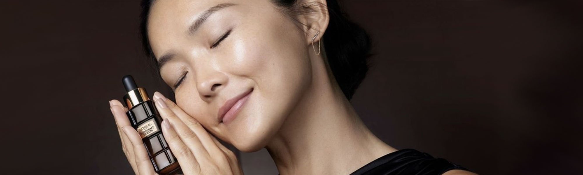 Descubre los innumerables beneficios de los que es capaz un sérum antioxidante, de la mano del nuevo Midnight Serum de la gama Age Perfect de L’Oréal Paris.