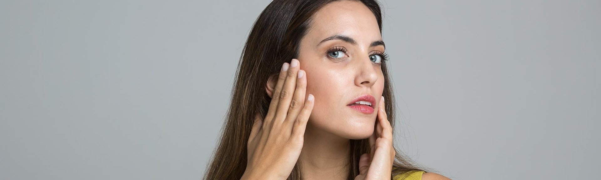 Soluciona tu contorno de ojos seco y arrugado con la gama Revitalift Filler [+ Ácido Hialurónico] de L’Oréal Paris y su nuevo sérum de ojos.