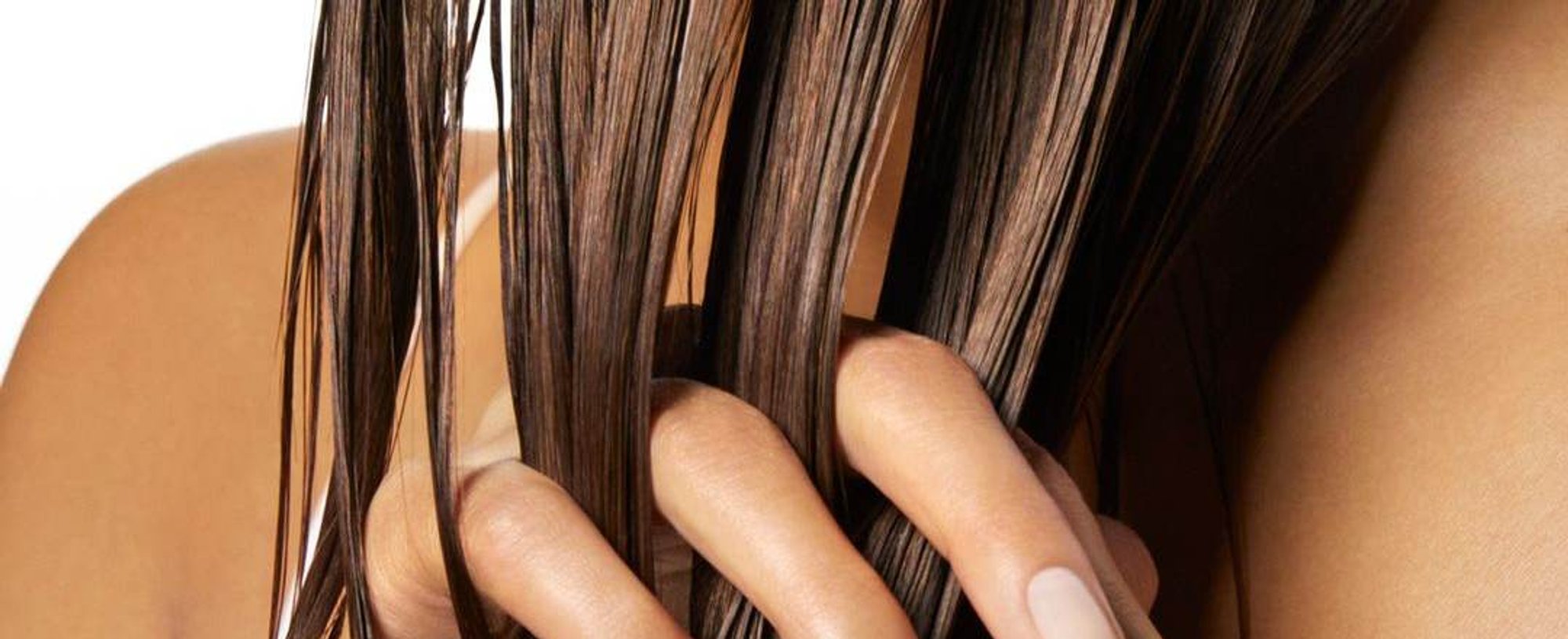 Cómo tratar el problema de la raíz grasa y puntas secas | L’Oréal Paris