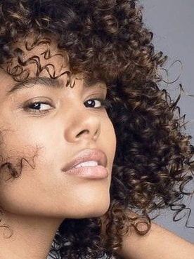 Cómo hidratar pelo rizado con trucos y consejos de experto| L'Oréal Paris