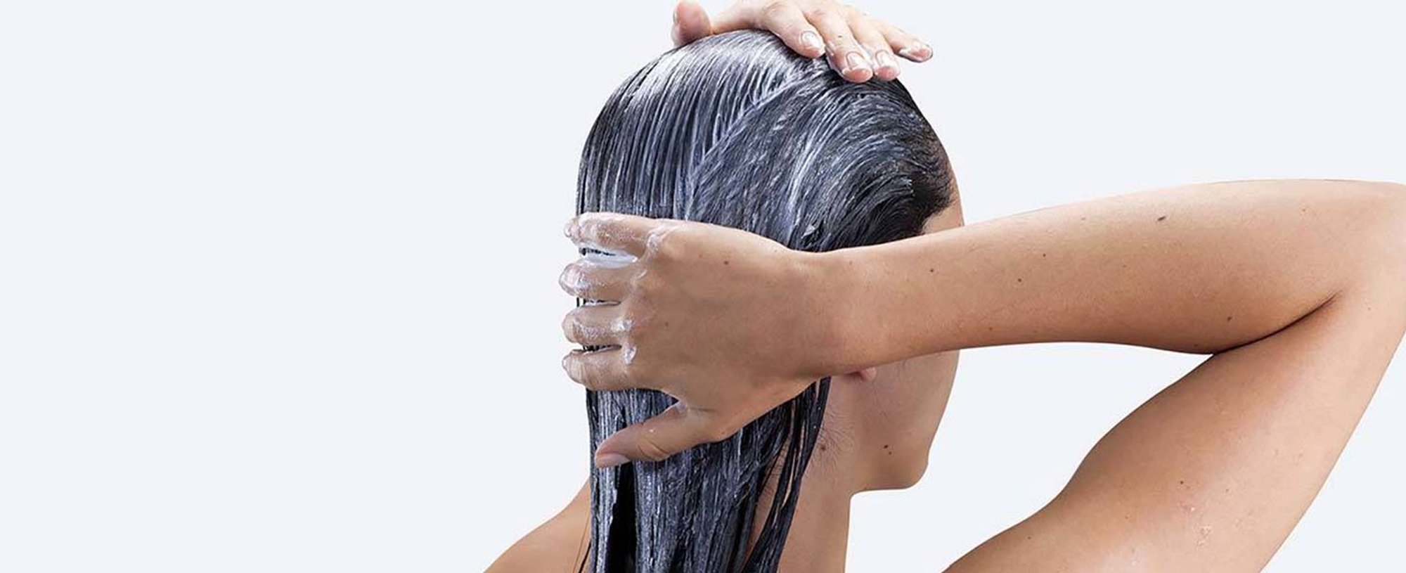 Descubre cómo lavarte el pelo de 10 con estos consejos y un nuevo gesto en tu rutina capilar: Más Que Un Champú de L’Oréal Paris.
