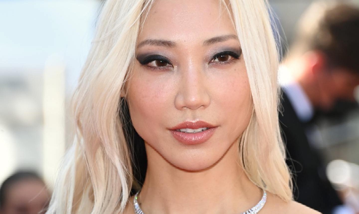 Cómo planchar el pelo paso a paso | L'Oreal Paris