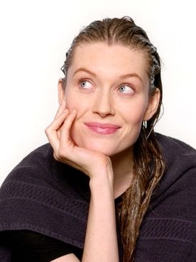 Te contamos cómo teñirte el pelo en casa con Casting Crème Gloss de L’Oréal Paris.